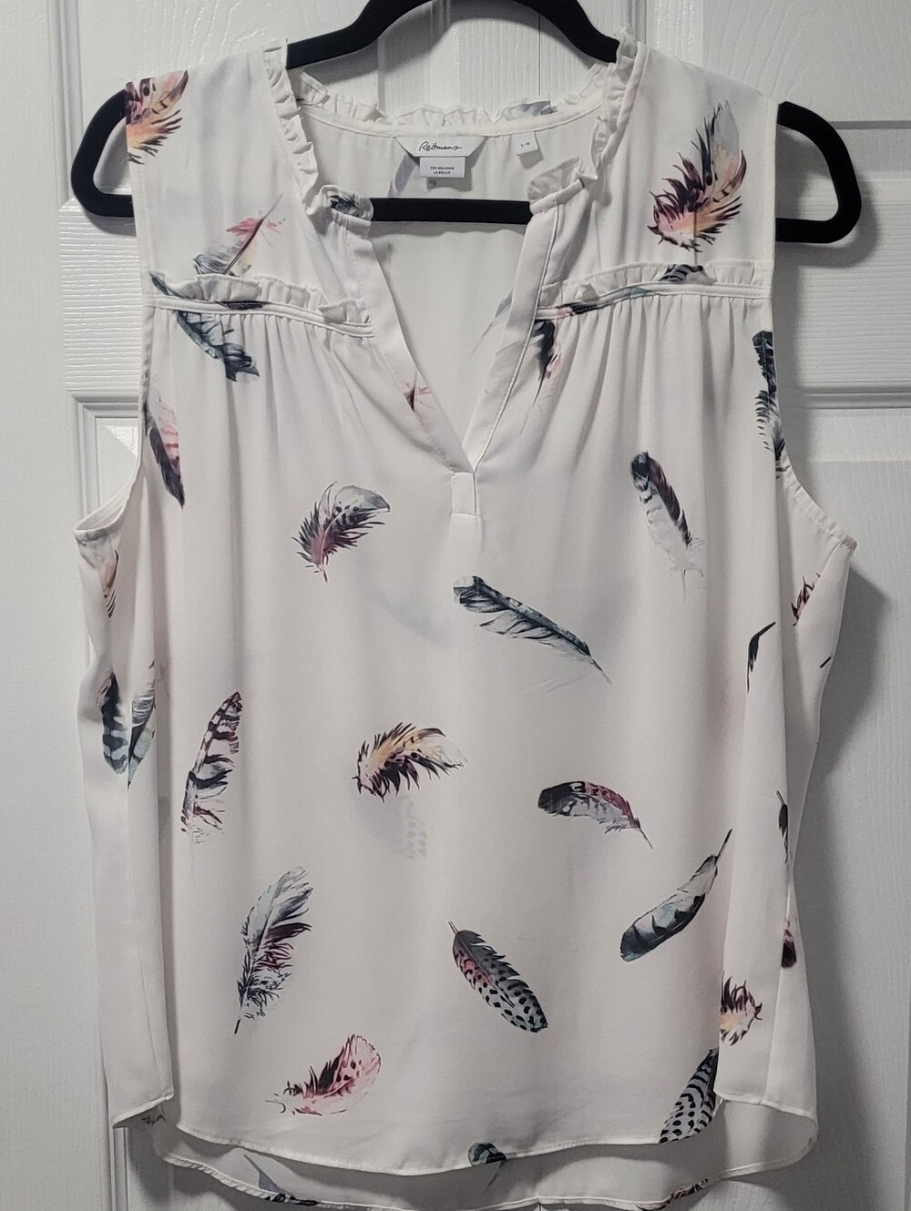 Reitmans The Relaxed White Feather Print Sleeveless Blouse